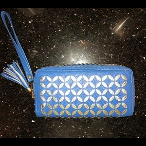 2Chic BLUE WALLET GREAT CONDITION